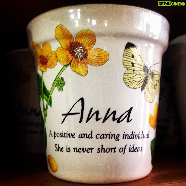 Elizabeth Lail Instagram - I think yes #anna #ouat #frozen