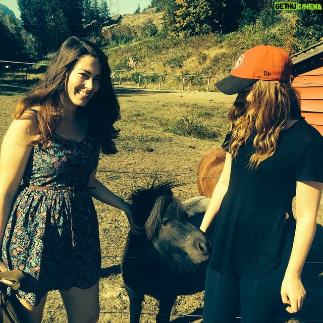 Elizabeth Lail Instagram - Alcapony with @noelcarissa