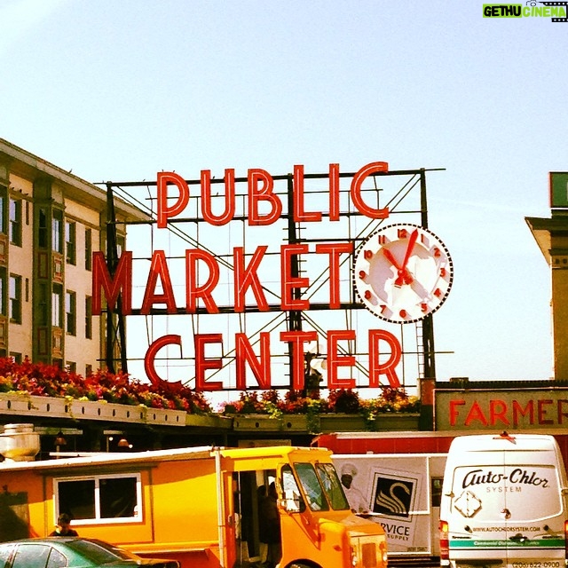 Elizabeth Lail Instagram - Seattle for the day! #pikeplacemarket