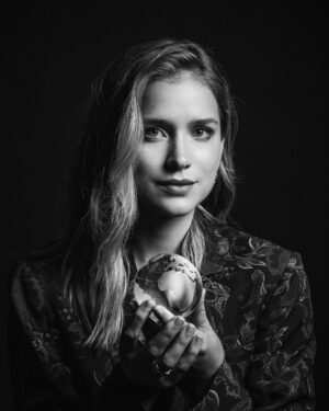 Elizabeth Lail Instagram - The World Is In Our Hands 🌎 There are so many ways each of us can contribute to helping our earth. When we all come together, we can have a huge impact. What can YOU do? Shift towards more plant-based diets? Reduce, Reuse, Recycle? Zero Waste fashion? Eat locally and seasonally to reduce emissions? I challenge you to take action with me, the @unitednations @unenvironment & @undp 📷: @justinwu #ActNow #WorldIsInOurHands

Let me know how you are taking care of our earth Xx