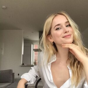 Elizabeth Lail Instagram - Makeup days with @minminmadotcom and @janeiredale