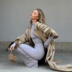 Elsa Hosk Instagram - Like butter @helsastudio jersey backless gown 🧈