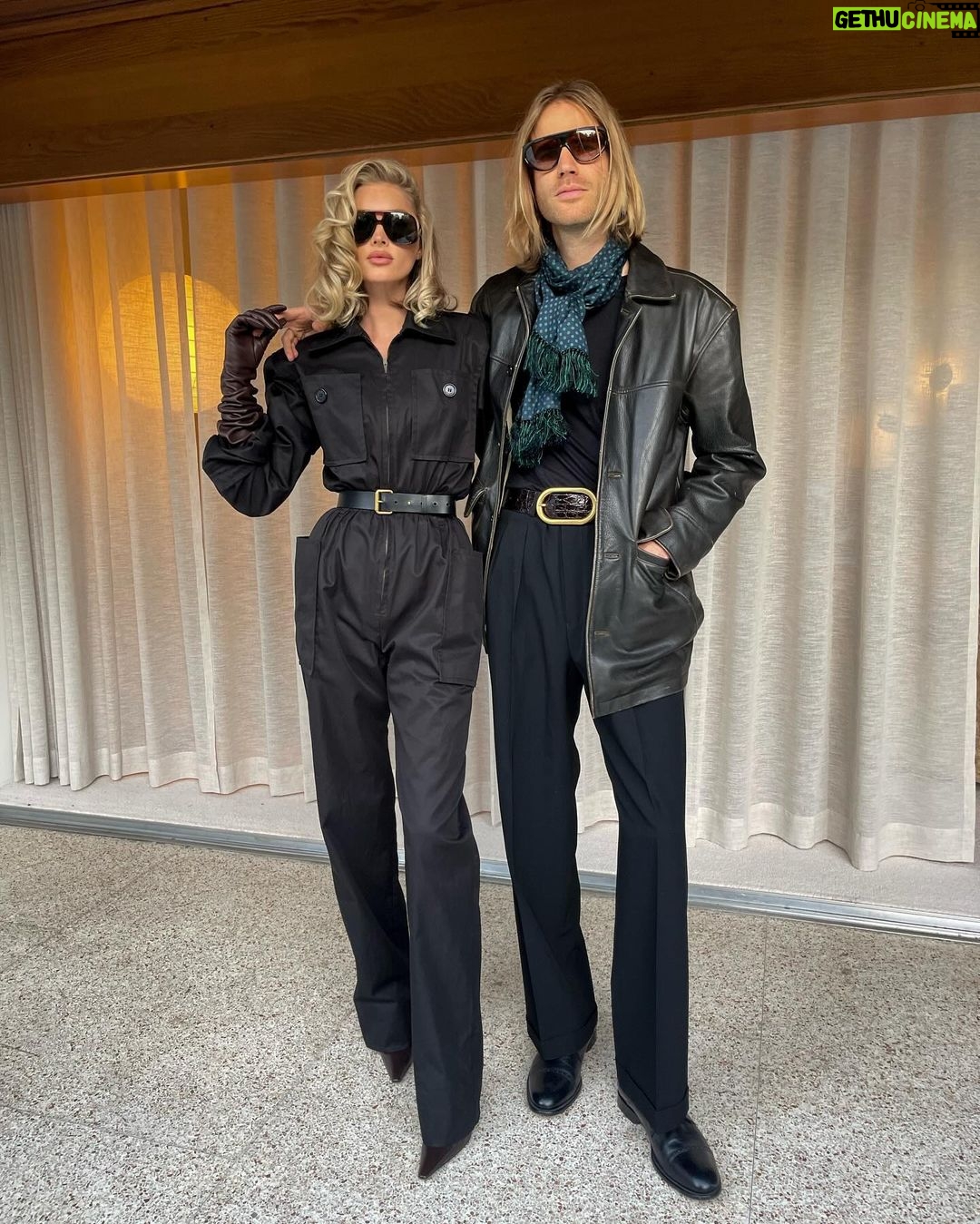 Elsa Hosk Instagram - Mom and dad night out thanks @ysl @vanityfair 💫