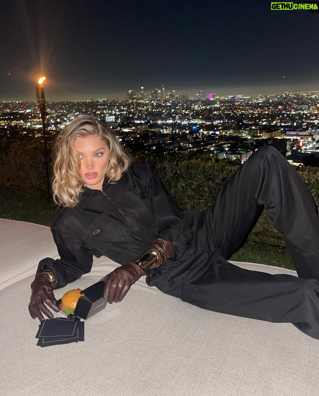 Elsa Hosk Instagram - Mom and dad night out thanks @ysl @vanityfair 💫