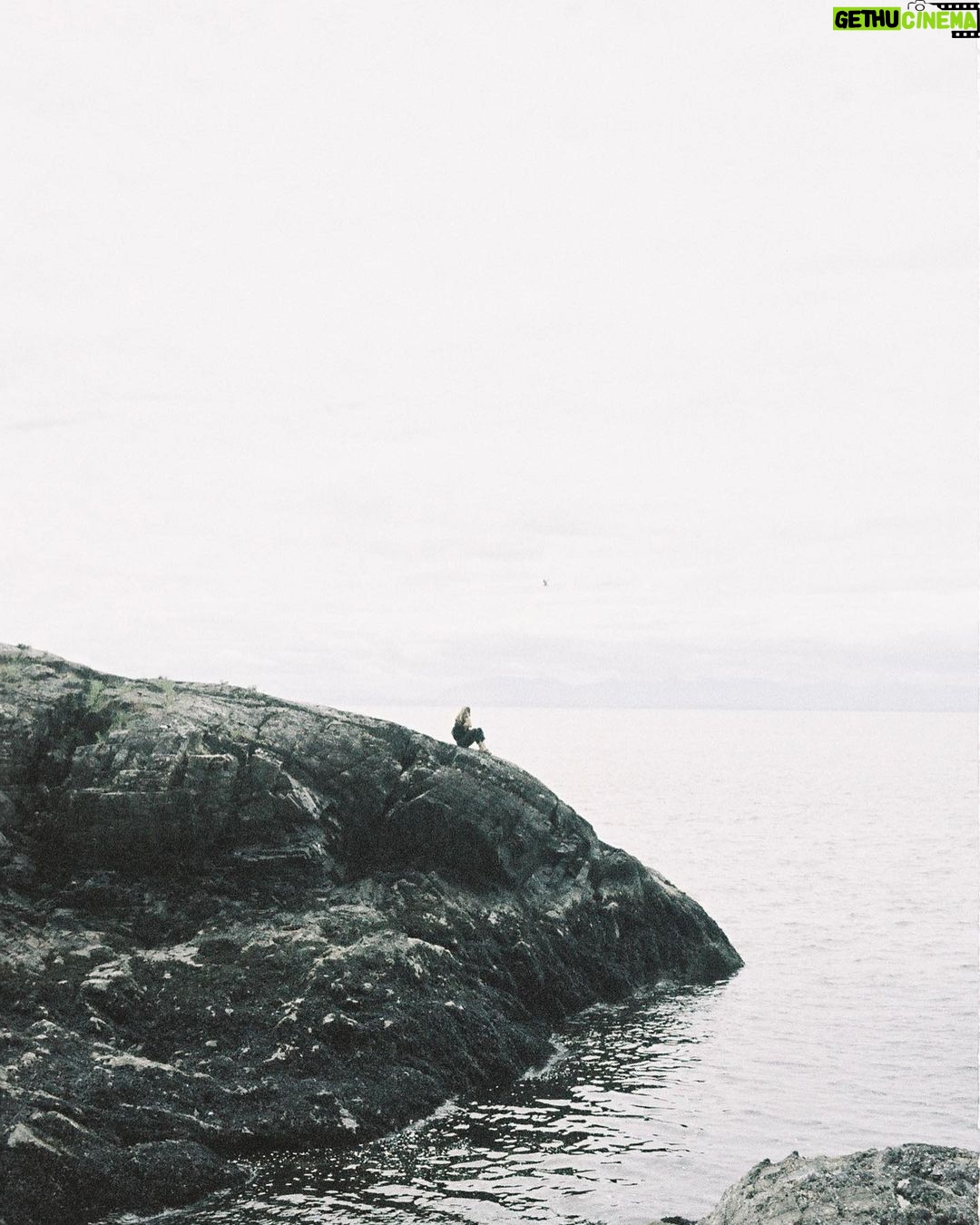 Emily Bett Rickards Instagram - A little bit of space…