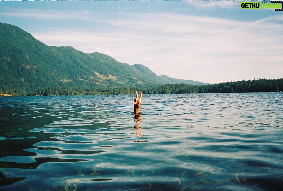 Emily Bett Rickards Instagram - waterwaterwaterwaterwaterwaterwater ✌️ baby