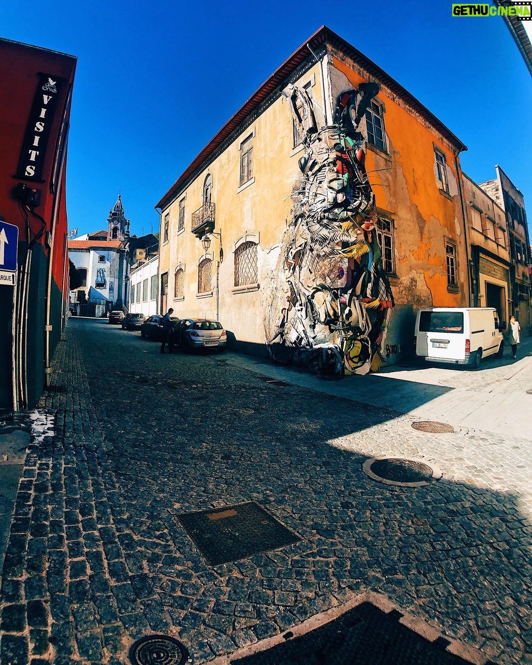 Emily Bett Rickards Instagram - Planes, trains and automobunnies 🐰 Porto, Portugal