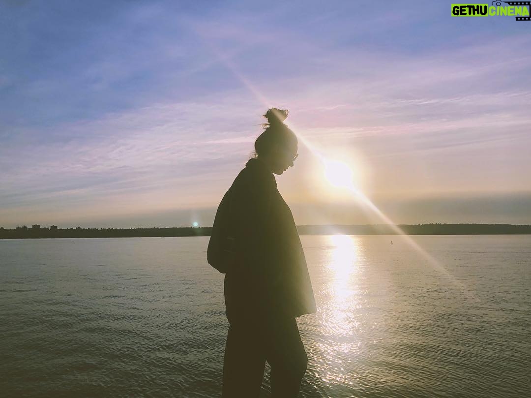 Emily Bett Rickards Instagram - Golden heart of sunshine 💛