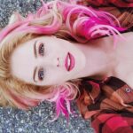 Emily Bett Rickards Instagram - New Felicity coming at ya - #Arrow Season 7 premiere come at ya.... MONDAY***** 🏹 💎 🥊 #picsformom