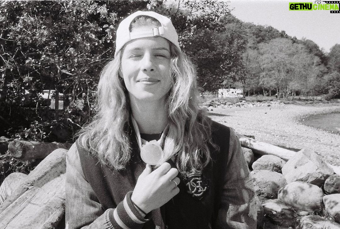Emily Bett Rickards Instagram - Anyone have any “best kept secret” recommendations on where to stop on a road trip through Idaho and Utah? Nature tips welcome! X