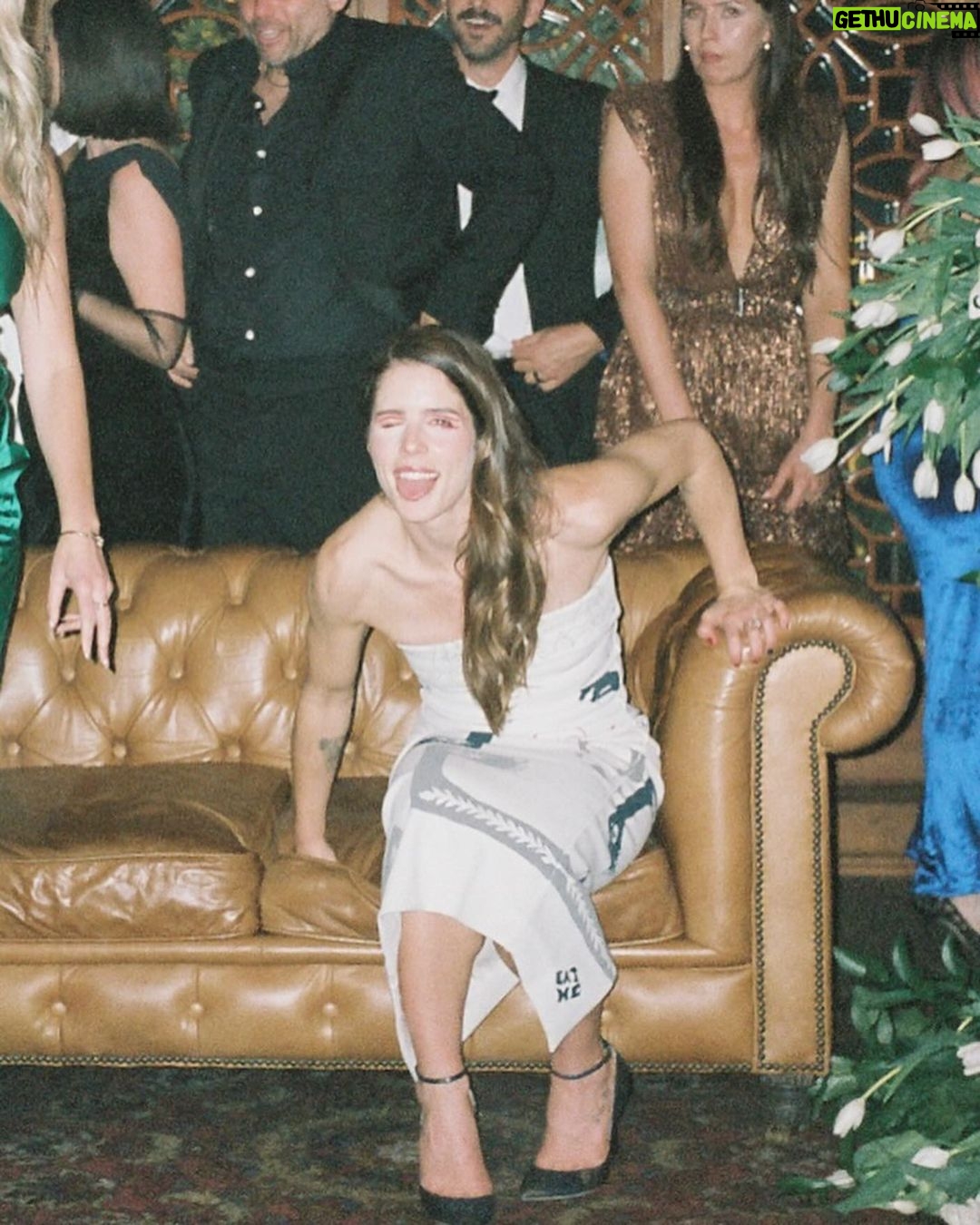 Emily Bett Rickards Instagram - This year the Met should theme their Gala : @kamenedwards and @taylordbinks wedding