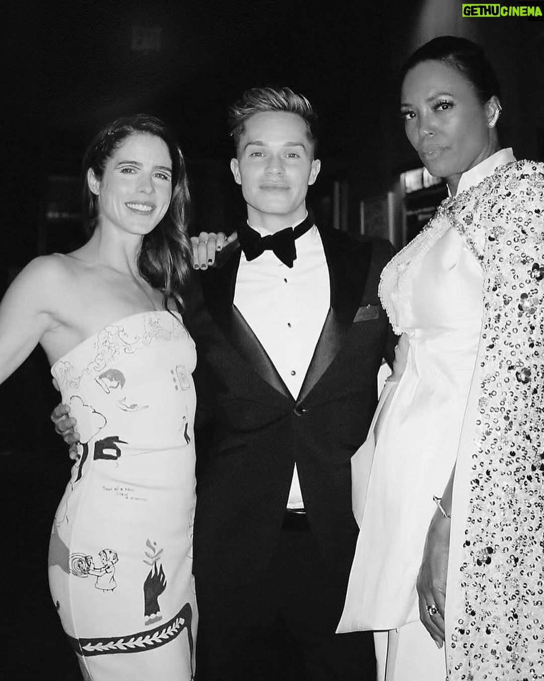 Emily Bett Rickards Instagram - This year the Met should theme their Gala : @kamenedwards and @taylordbinks wedding