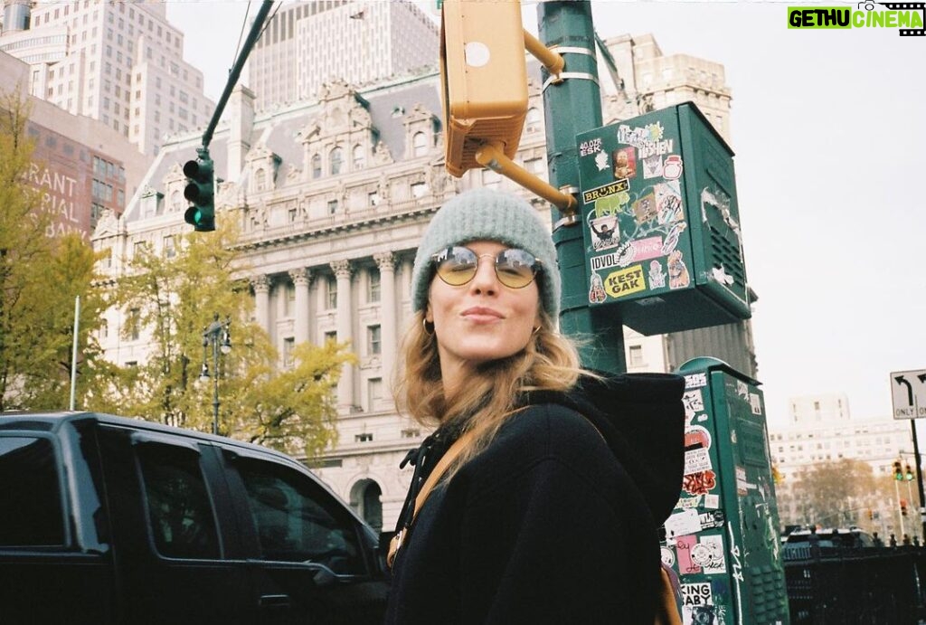 Emily Bett Rickards Instagram - New York is a rat running across my flip flop in the summertime, getting caught eating a sandwich in a torrential downpour, carrying bikes up my 4 story walk up, getting locked out of said walk up in the middle of the night, sweating my tits off on stage, broken air conditioners, sweating my tits off on the street, late trains, sweating my tits off, R-rated “cat calls”, $30 watermelons?!!??!?, and crying in the streets, the theatre, at home, on public transport, to a stranger, to my mom, to @cadlymack, with @emrellz and presumably with that rat. I miss you you NYC. See you in 2023. Portra 400 35mm