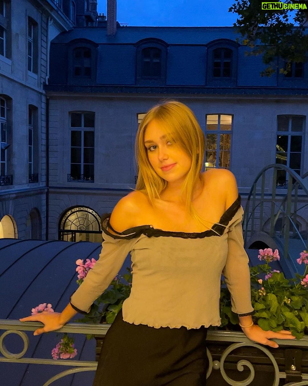 Emily Skinner - 268K Likes - I WILL stay here forever 💐💐💐