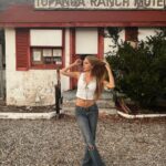 Emily Skinner Instagram - Topanga’s hot tonight