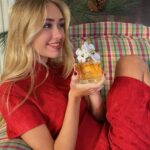 Emily Skinner Instagram - I love giving gifts and am always looking for something special to get my friends for the holiday. Daisy Marc Jacobs is the perfect gift because the scent is so light and fresh and the bottle is so beautiful, something everyone will love, which is why I’m so excited to tell you about this giveaway. All you have to do is like this post, tag a friend you’d like to gift #MJDaisy to this holiday season, and follow @marcjacobsfragrances for a chance to win #MJDaisy for yourself and a friend. There will be four winners. Deadline to enter is December 12th. Good luck!!! #friendsofdaisy #mjpartner
