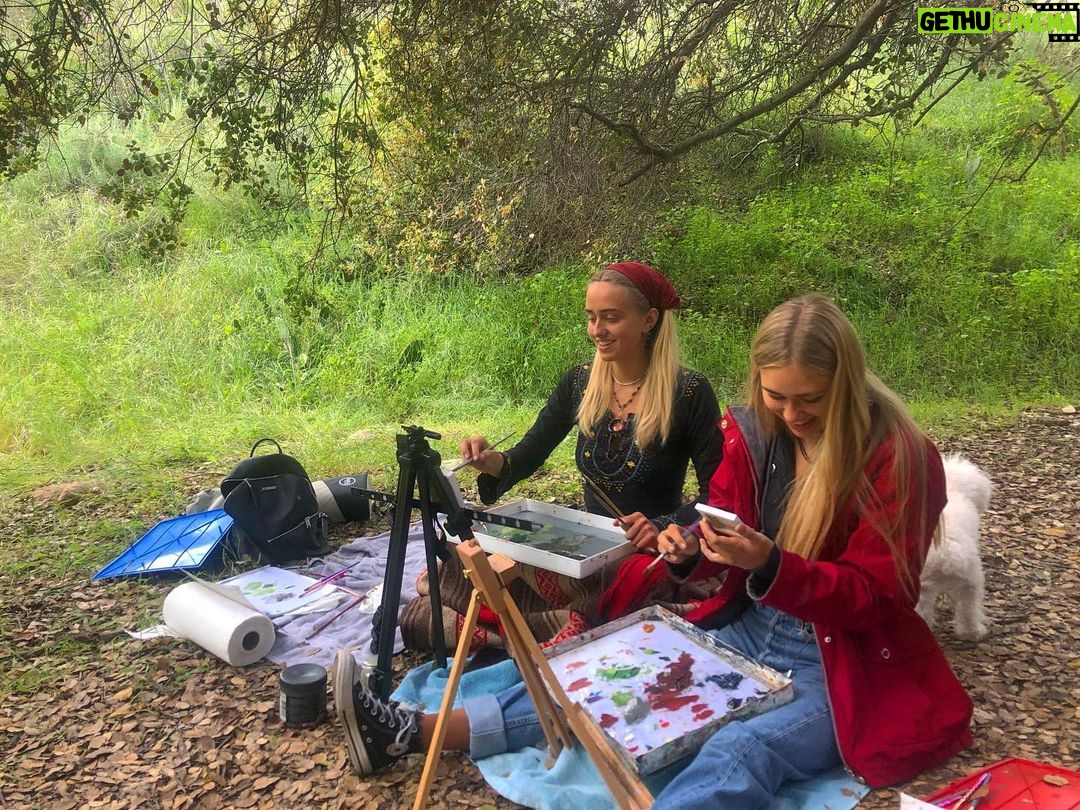 Emily Skinner Instagram - Ur birthday was yesterday but u like to celebrate all month so happy birthday to the most important person in my life. There will never be words to describe how much you mean to me. Thank u for being my light❤️