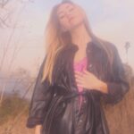 Emily Skinner Instagram - On film in the canyons by @__jbeezy_