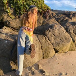 Emily Skinner Instagram - Watching the winter waves