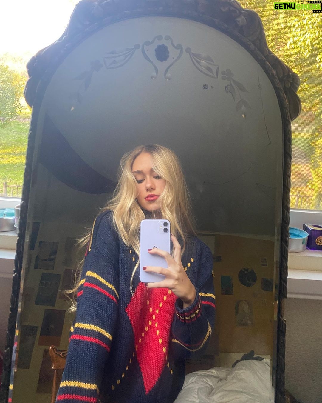 Emily Skinner Instagram - Was it only a dream?🍒💌
