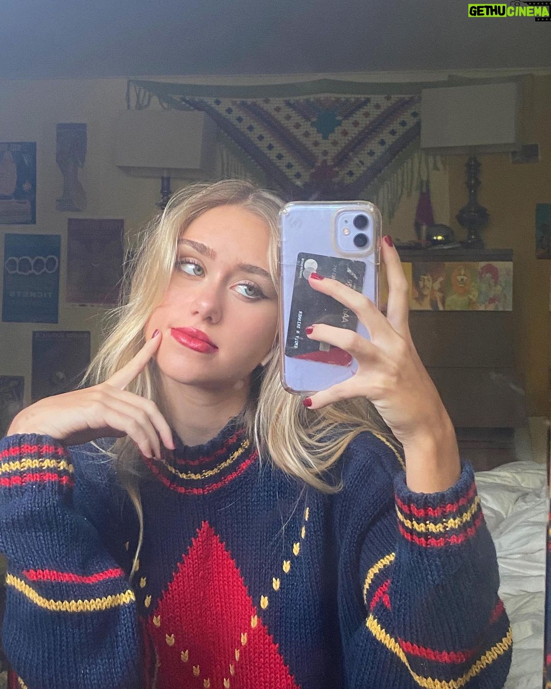 Emily Skinner Instagram - Was it only a dream?🍒💌
