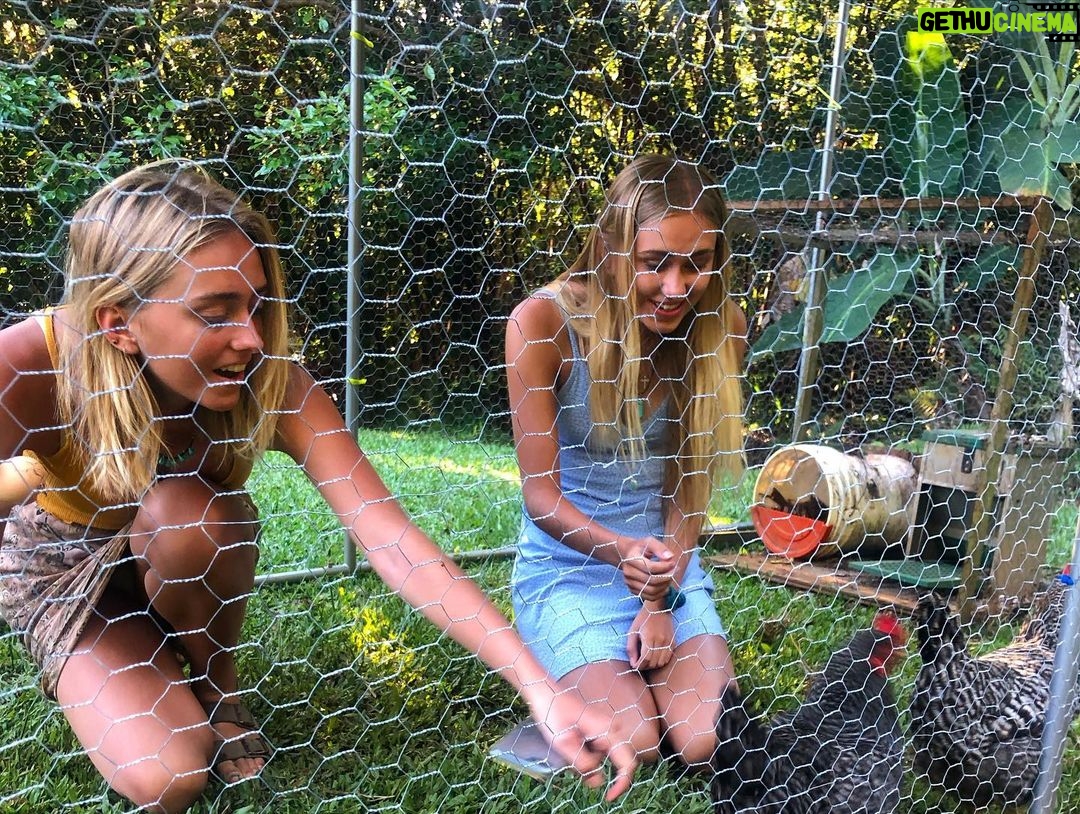 Emily Skinner Instagram - Ur birthday was yesterday but u like to celebrate all month so happy birthday to the most important person in my life. There will never be words to describe how much you mean to me. Thank u for being my light❤️