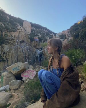 Emily Skinner Instagram - Where is the 💗??