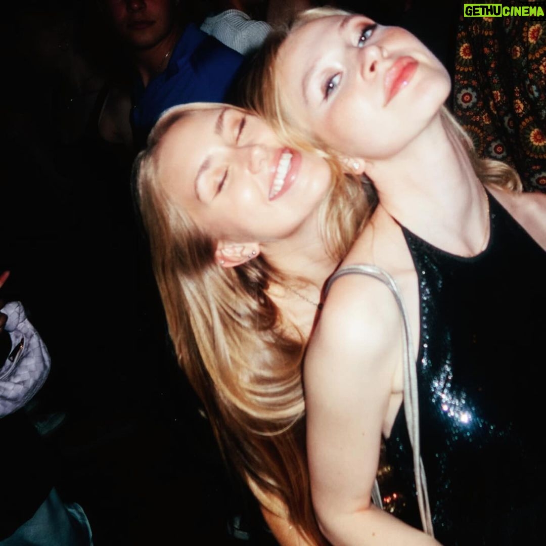 Emily Skinner Instagram - Happy birthday @lilykeene 💛 You’ve shown me friendship in the most special way. Your heart is my heart I love you and treasure you forever sister!