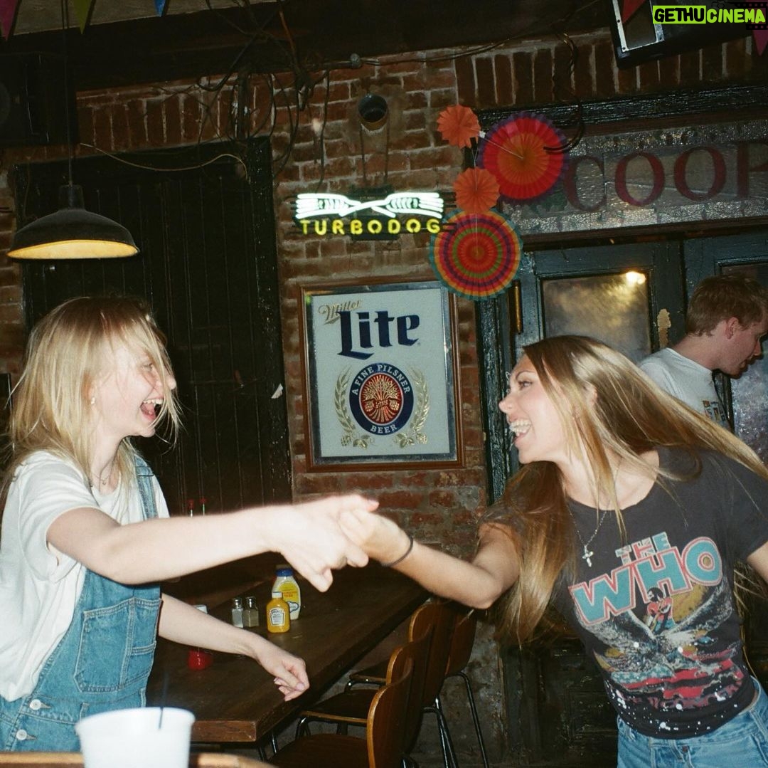 Emily Skinner Instagram - Happy birthday @lilykeene 💛 You’ve shown me friendship in the most special way. Your heart is my heart I love you and treasure you forever sister!