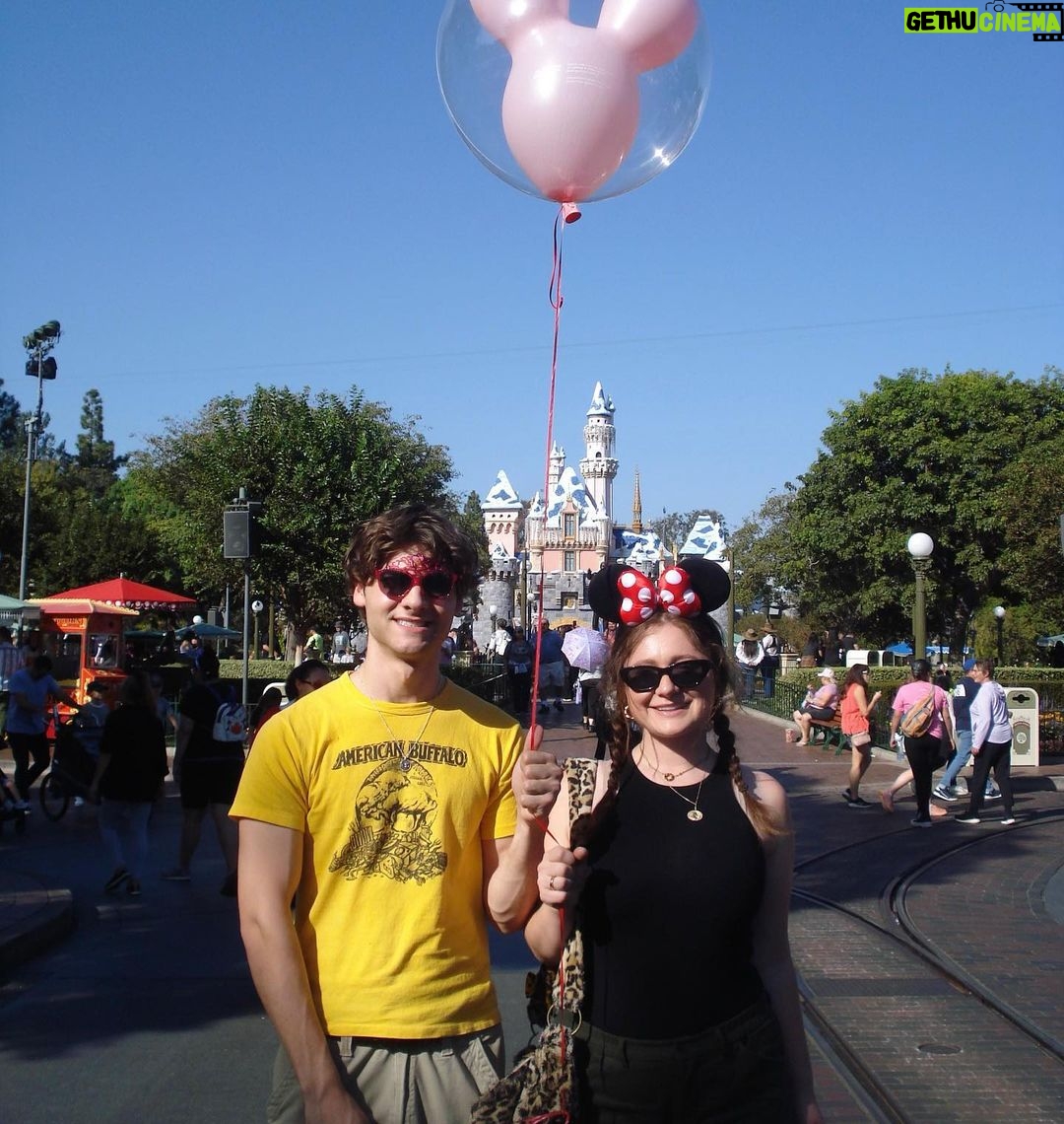 Emma Kenney Instagram - Favorite day of the year, thanks for having us @disneyland 💛 Disneyland