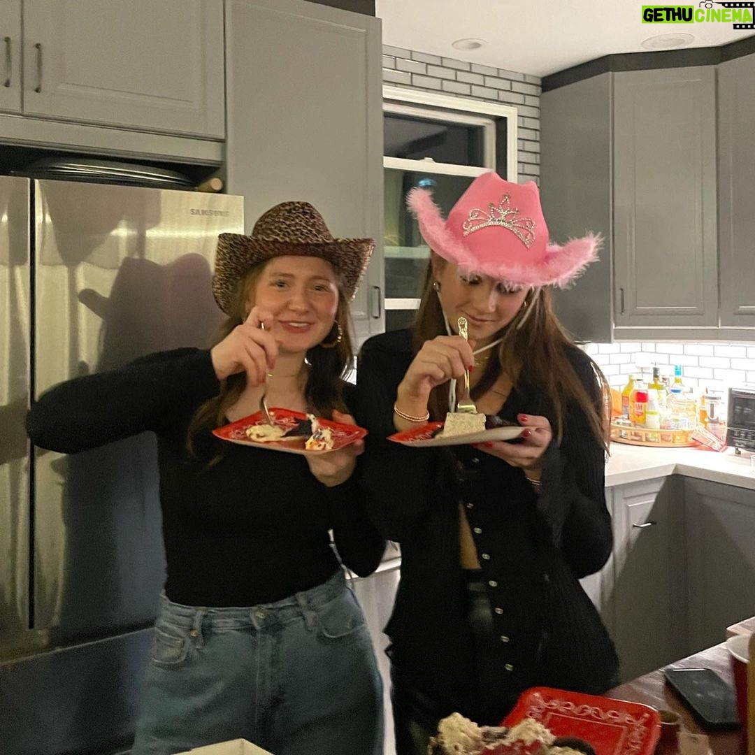 Emma Kenney Instagram - Tell @loganbinstock happy birthday if you want to stay in my good graces š¤ family 4Lā„ļø love you ā„ļø cheers to 23 š„ āØš¦ššš š„°