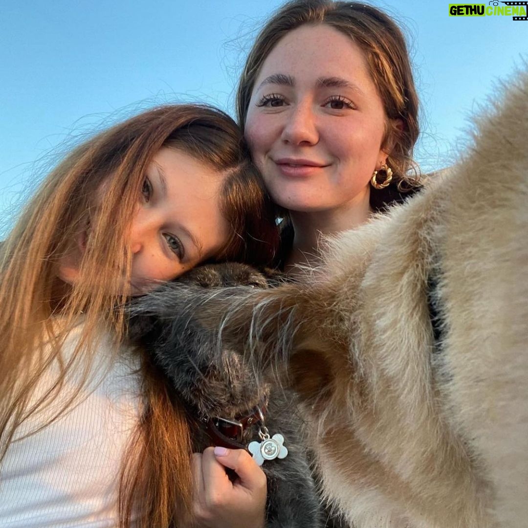 Emma Kenney Instagram - Tell @loganbinstock happy birthday if you want to stay in my good graces š¤ family 4Lā„ļø love you ā„ļø cheers to 23 š„ āØš¦ššš š„°