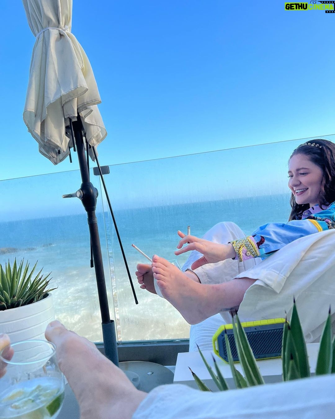 Emma Kenney Instagram - Life by the beach sure is sweet! Malibu, California