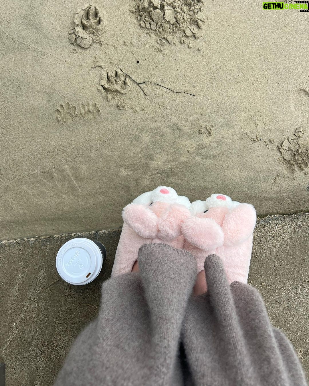 Emma Kenney Instagram - Life by the beach sure is sweet! Malibu, California