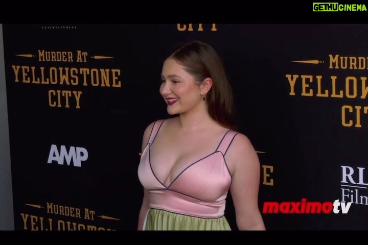 Emma Kenney Instagram - @murderatyellowstonecity out in theaters & on @appletv now 🚬🤎 🐴