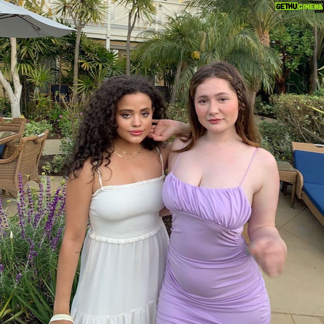 Emma Kenney Instagram - Hbd stashyyy I can’t wait till you’re back in sunny sunny California so we can travel n adventure n laugh n drive to the beach to escape our sorrowz😌🧘♀️loveyouloveyouloveyou best friend for … years now wow♈️ 🤞💖✨