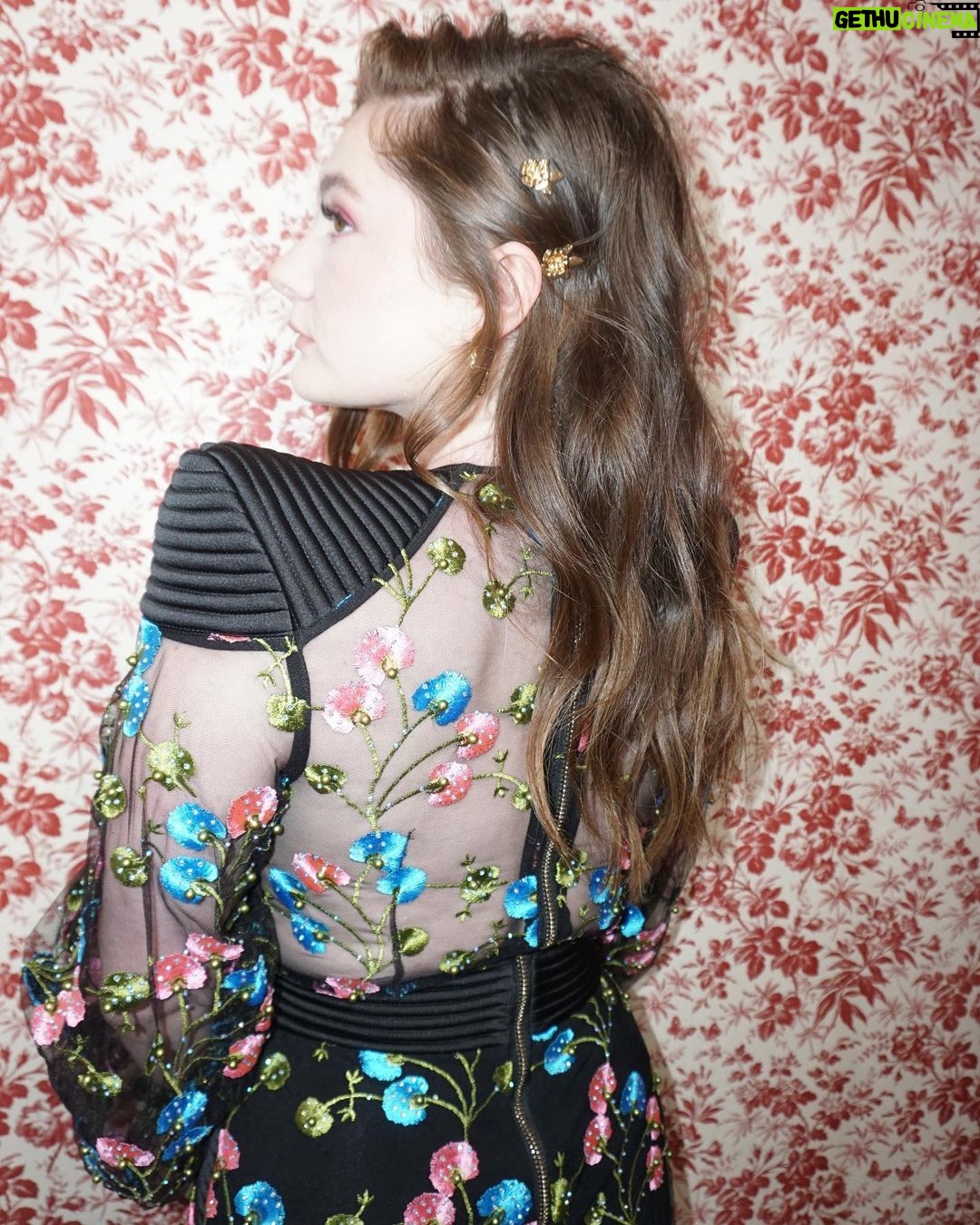 Emma Kenney Instagram - Florals? For @mptf night before party? Groundbreaking.