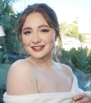 Emma Kenney Instagram - Robe life 🐥