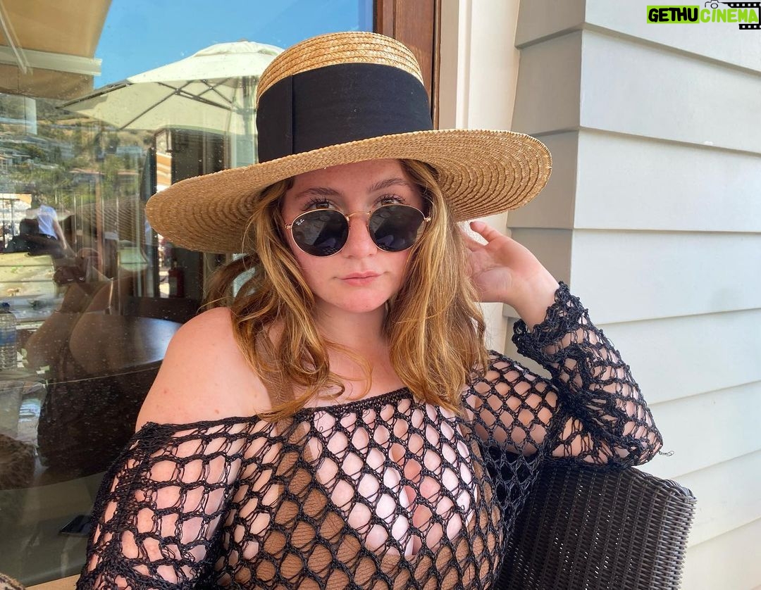 Emma Kenney - 245.7K Likes - Girls trip