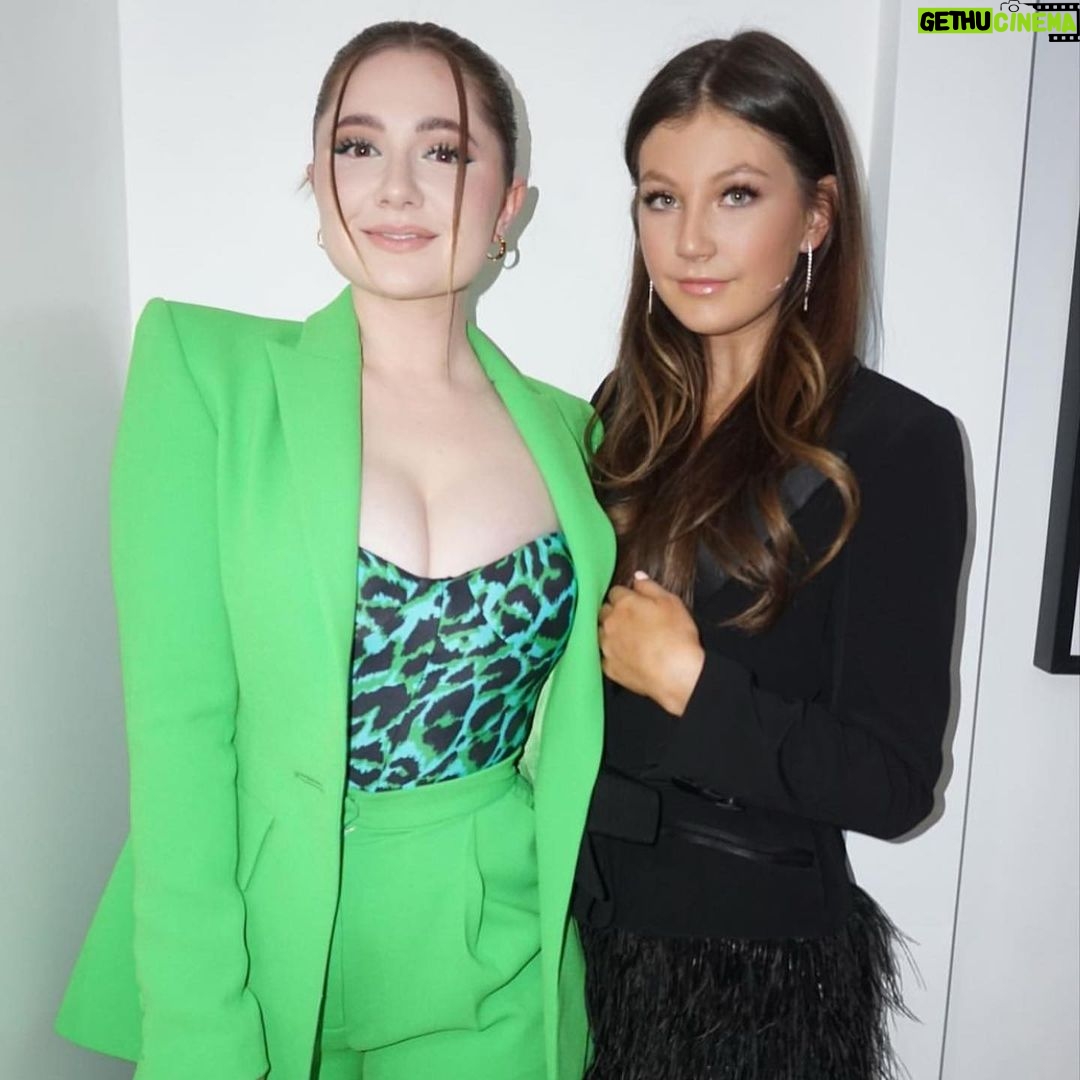 Emma Kenney Instagram - Tell @loganbinstock happy birthday if you want to stay in my good graces š¤ family 4Lā„ļø love you ā„ļø cheers to 23 š„ āØš¦ššš š„°