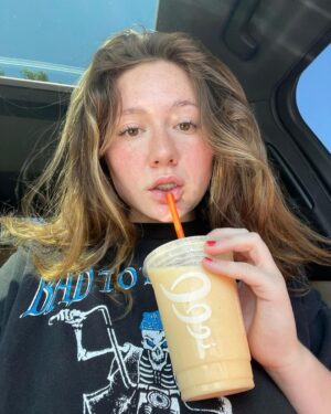 Emma Kenney Instagram - 2021 in selfies I texted to my bf or group chat