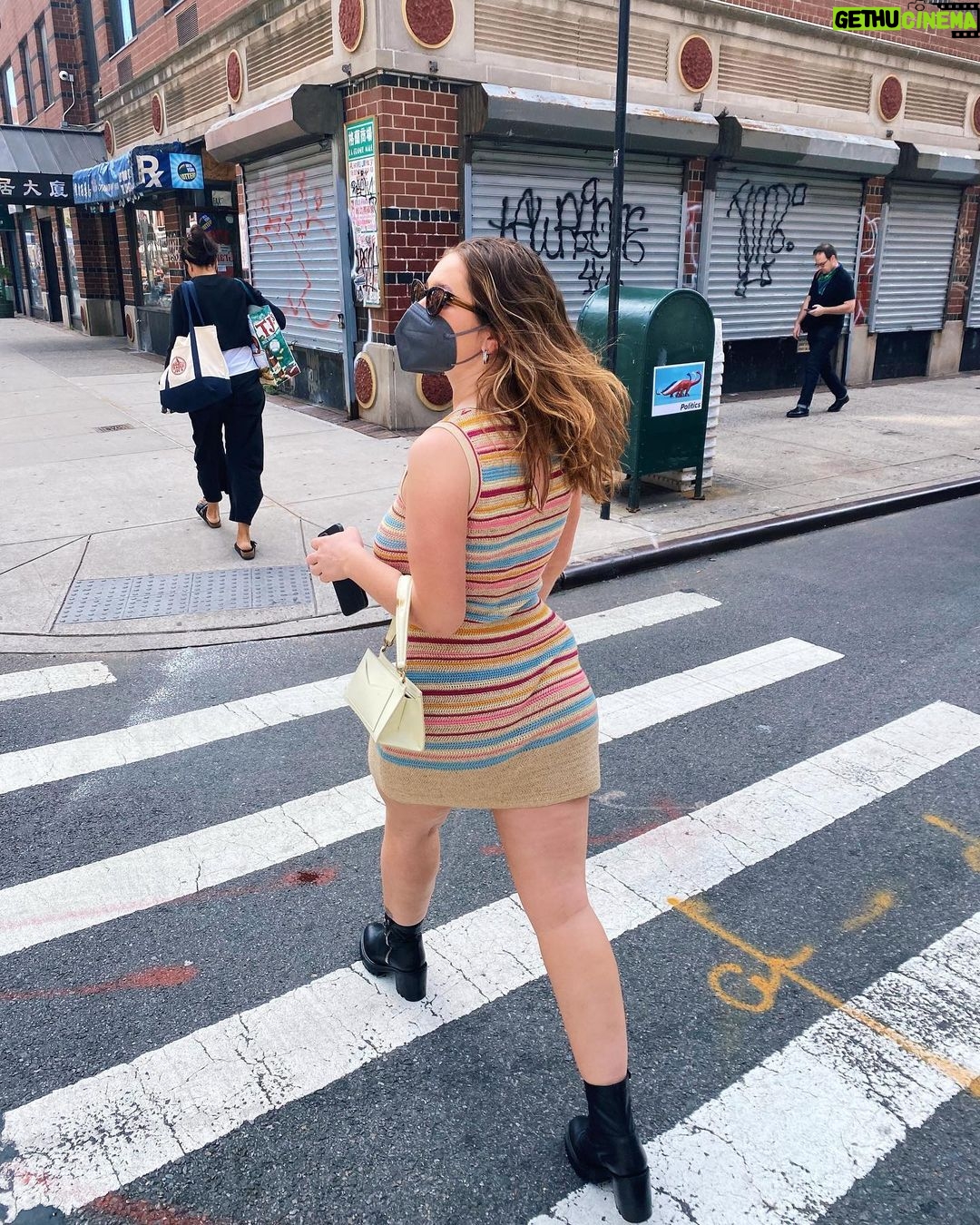 Emma Kenney Instagram - Once upon a time on the way for bagels NYC