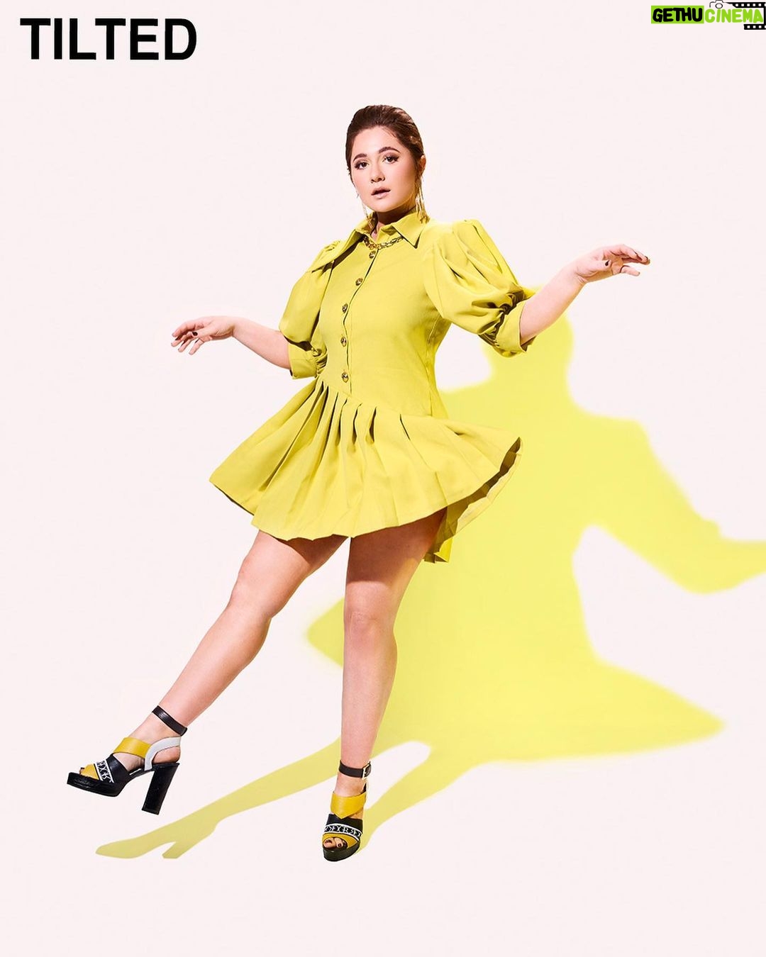 Emma Kenney Instagram - All colors of the rainbow @tilted.style