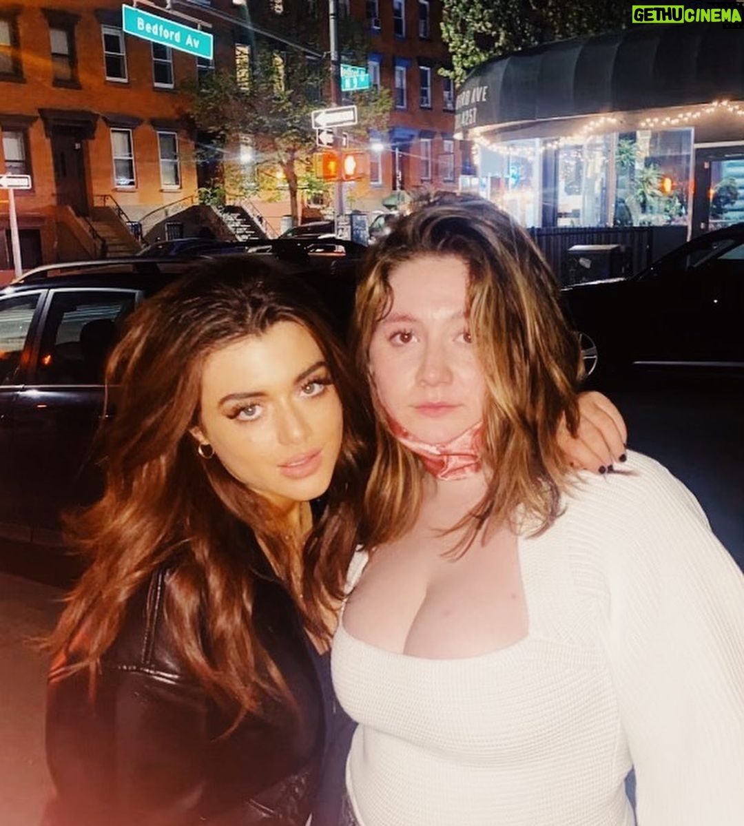 Emma Kenney Instagram - F is for friends who do stuff together ðŸ¤