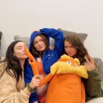 Emma Kenney Instagram - F is for friends who do stuff together 🤠