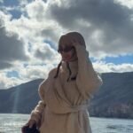EnjoyPhoenix Instagram - Ce voyage m’a permis de prendre beaucoup de recul sur la vie à 100 à l’heure que je mène depuis des années. Un vrai besoin de ralentir pour mieux savourer chaque instant de ma vie ✨ le vlog est en ligne évidemment, et déjà un grand merci pour tous vos retours ça me touche tellement 🩶 Scotland