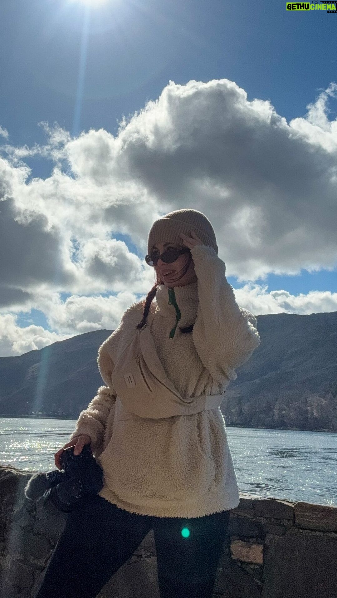 EnjoyPhoenix Instagram - Ce voyage m’a permis de prendre beaucoup de recul sur la vie à 100 à l’heure que je mène depuis des années. Un vrai besoin de ralentir pour mieux savourer chaque instant de ma vie ✨ le vlog est en ligne évidemment, et déjà un grand merci pour tous vos retours ça me touche tellement 🩶 Scotland