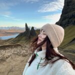 EnjoyPhoenix Instagram - Week 12 🗓️ 1. 🩶 2. Il s’est retourné juste pour moi 🐏 3. La nature te remets vite en place 🌬️ 4. Mais elle te coupe le souffle aussi 🌌 5. Fenêtre sur le temps 🌙 6. Qui pensait qu’il pleuvait tout le temps ?? 7. Always ⚡️ 8. J’ai conduit à gauche et j’ai SURVECU ! 🚗 9. Plus cliché c’est pas possible 🏴󠁧󠁢󠁳󠁣󠁴󠁿 10. Une vraie star 🧡 Je peux pas mettre + de 10 photos alors qu’il en fait bien plus pour parler du voyage que je viens de faire … ✨ Demain 18h, je sors un ÉNORME vlog avec TOUT mon road trip, ce que je recommande, mon itinéraire, absolument tout 👀 Scotland, UK