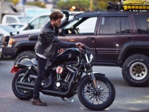 Eren Vurdem Instagram - “Hayatınızın hikayesini yazarken, kalemi başkasının tutmasına izin vermeyin.” #HarleyDavidson