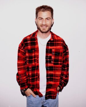 Eren Vurdem Instagram - Styleling : @catchjeans 🪖
Photographer : @balkanerkan 📸